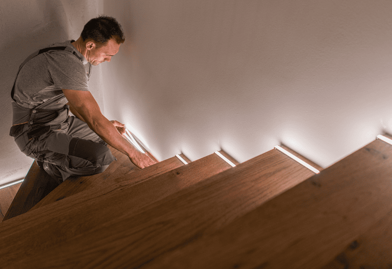 Binnen- en buitenschroeven: van ruwbouw naar afwerking